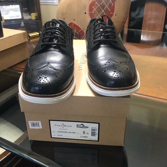 Hi. I’m selling a pair of Cole Haan shoes Size 9M worn twice. - Picture 4 of 4